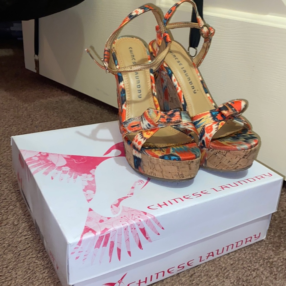 Chinese Laundry Orange detail wedges